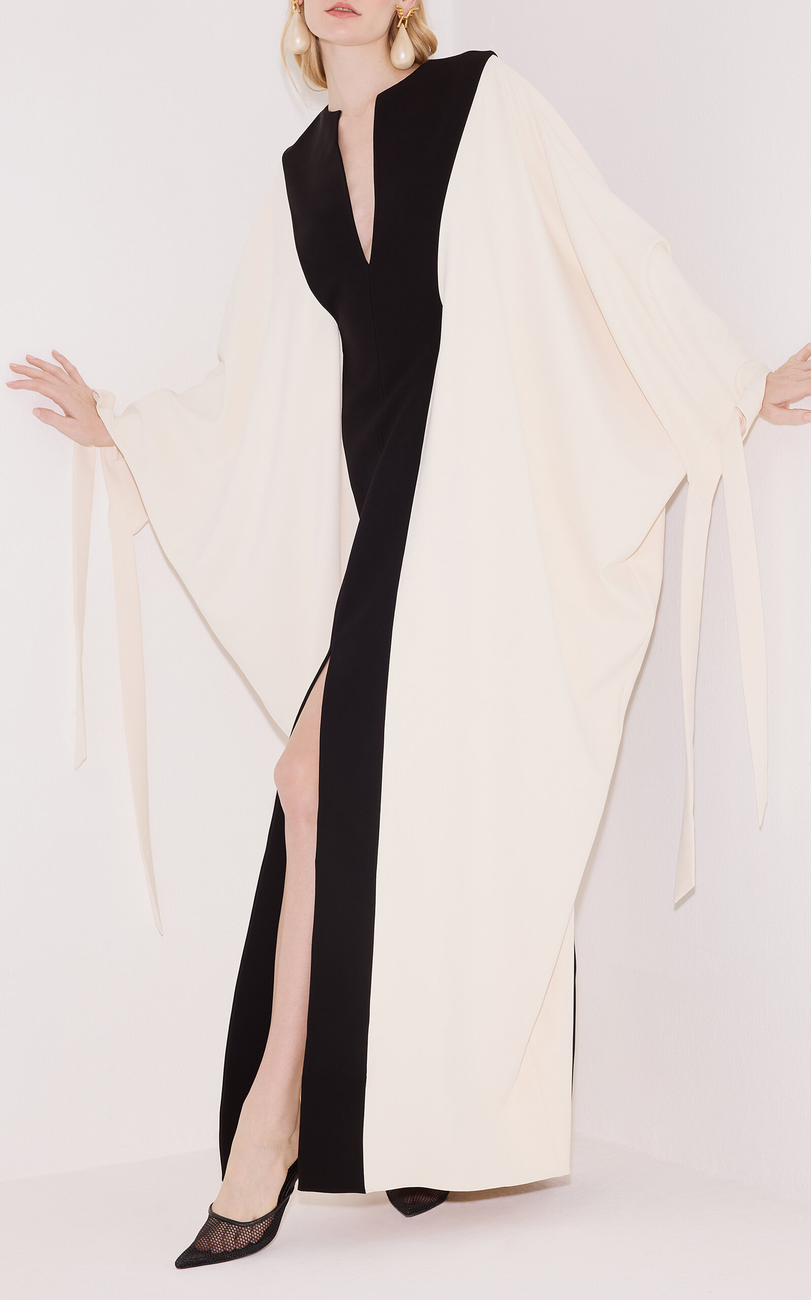 Harithand Linda Double Crepe Caftan In Black,white