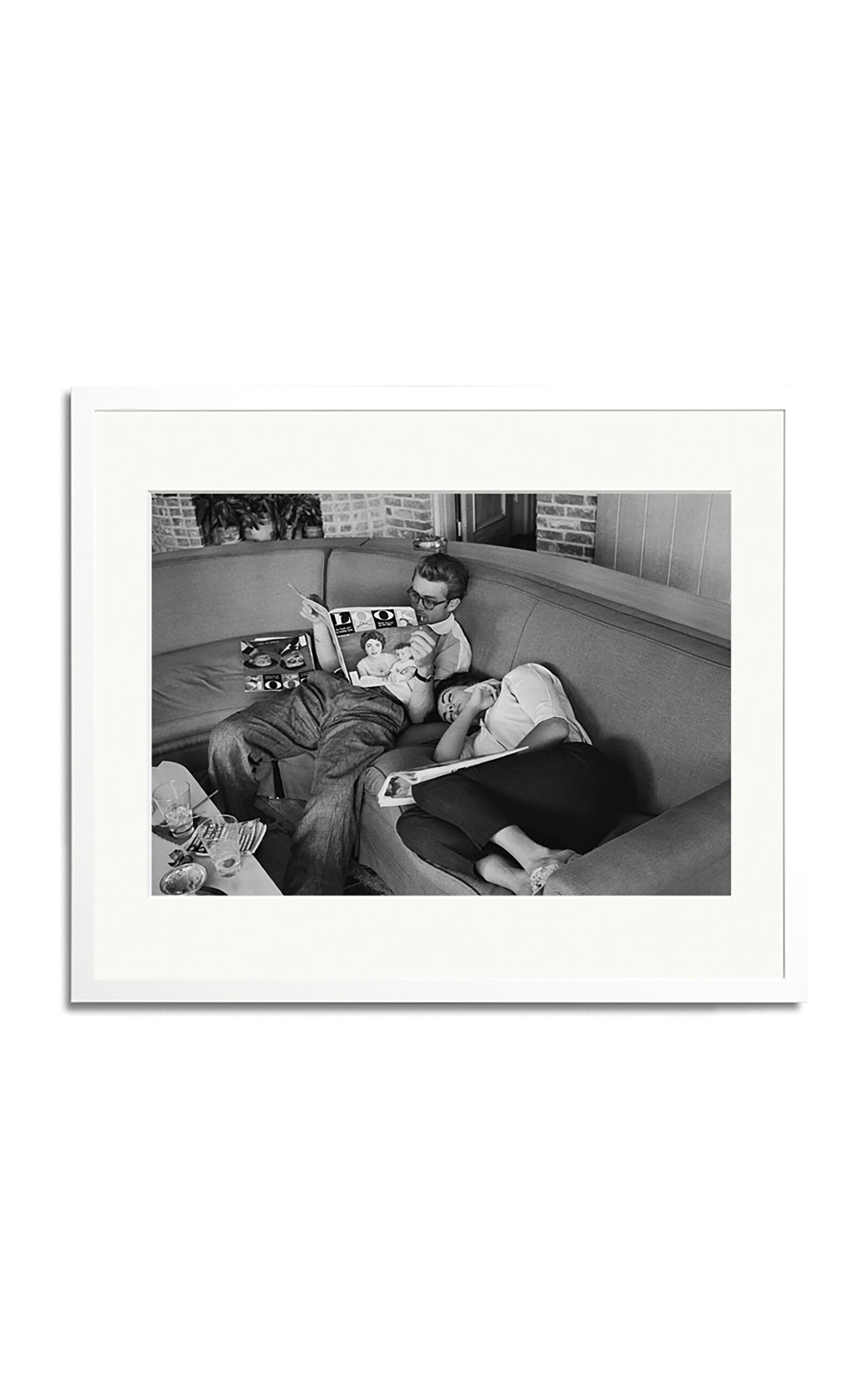 Sonic Editions James Dean And Liz Taylor Relaxing On Set Print; 20x24 In White