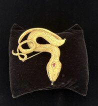 Blu Dog World Brooch; Goossens; C. 1940/50 Signed; 18k Yellow Gold Snake With Ruby On Head And Emerald Eyes ( See 