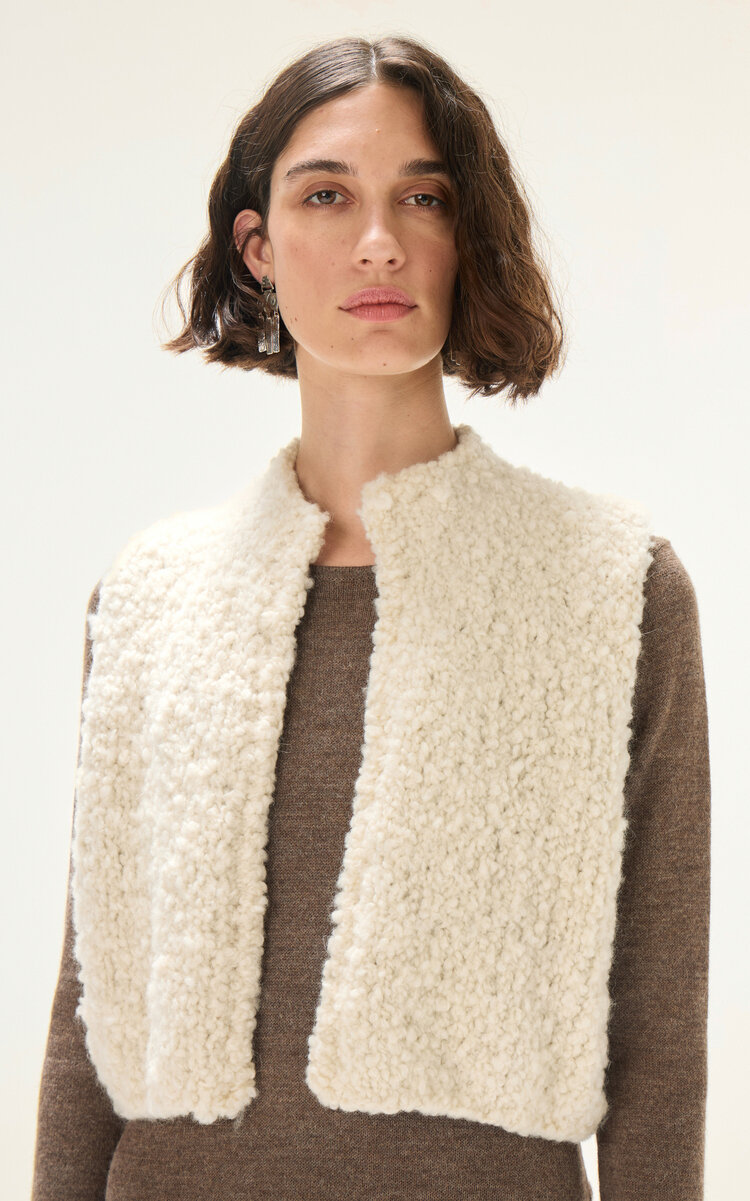 Curatoria Lira Vest In White