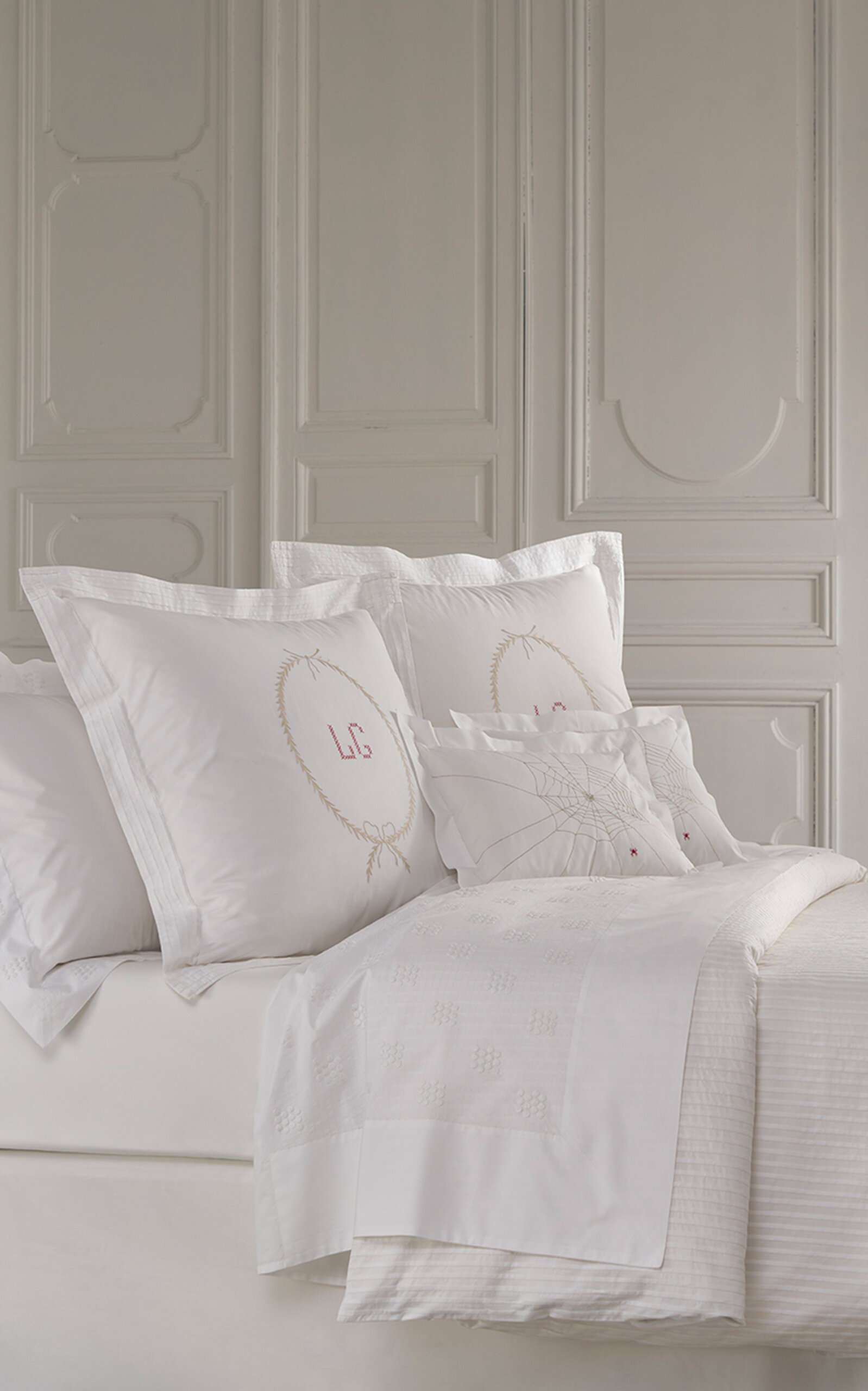 Laila Gohar x VIS-A-VIS Paris King Fitted - White