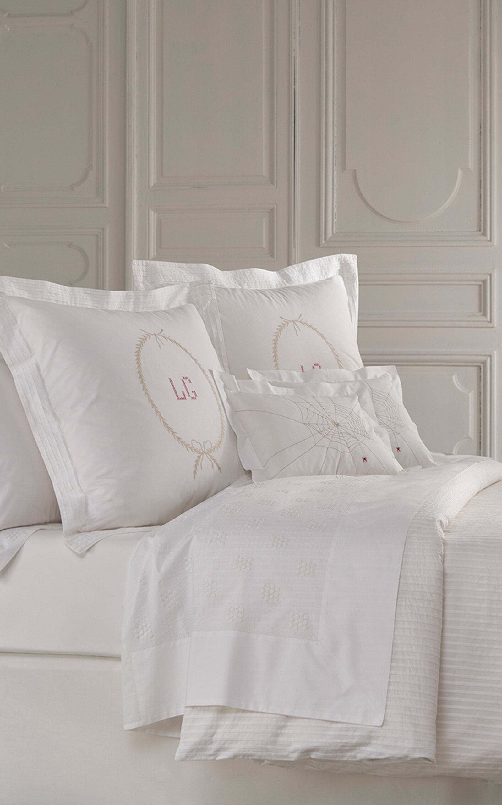 Laila Gohar x VIS-A-VIS Paris Queen Fitted - White