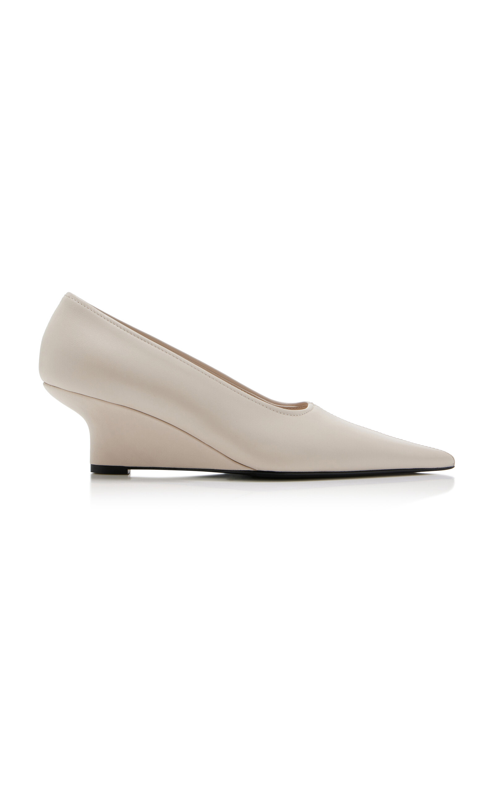 Totême Sharp Leather Wedge Pumps In White