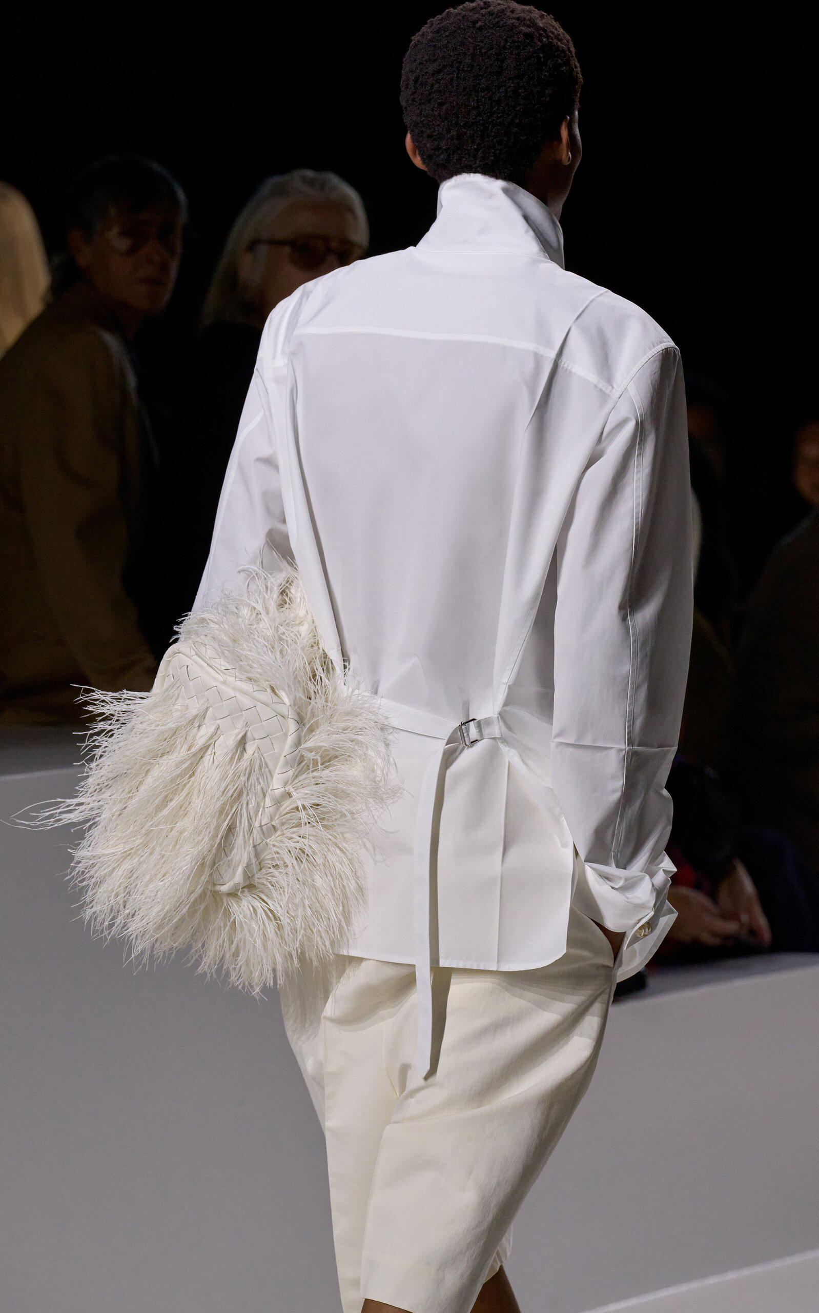 Bottega Veneta Large Cubo Pouch with Ostrich Feathers - White - OS