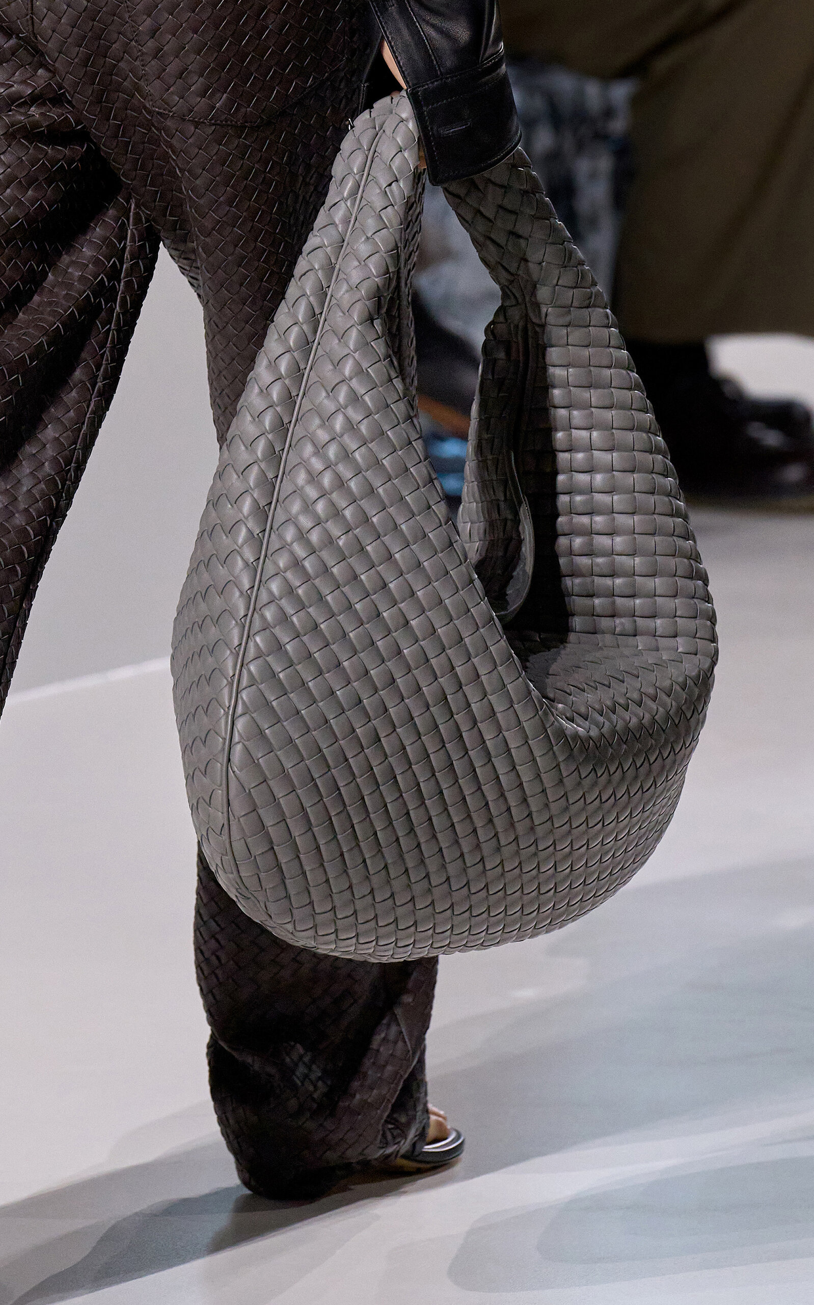 Bottega Veneta Maxi Veneta Intrecciato 12 Tote - Grey - OS