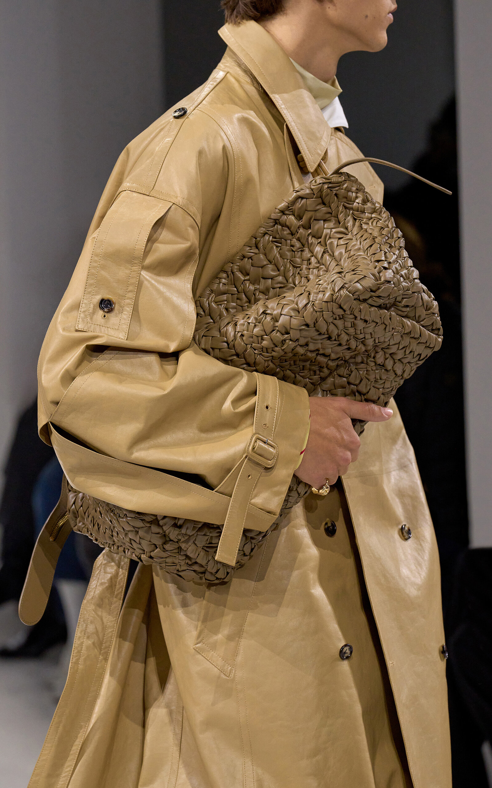 Bottega Veneta Cabat -Mano Intreccio Tote - Brown - OS