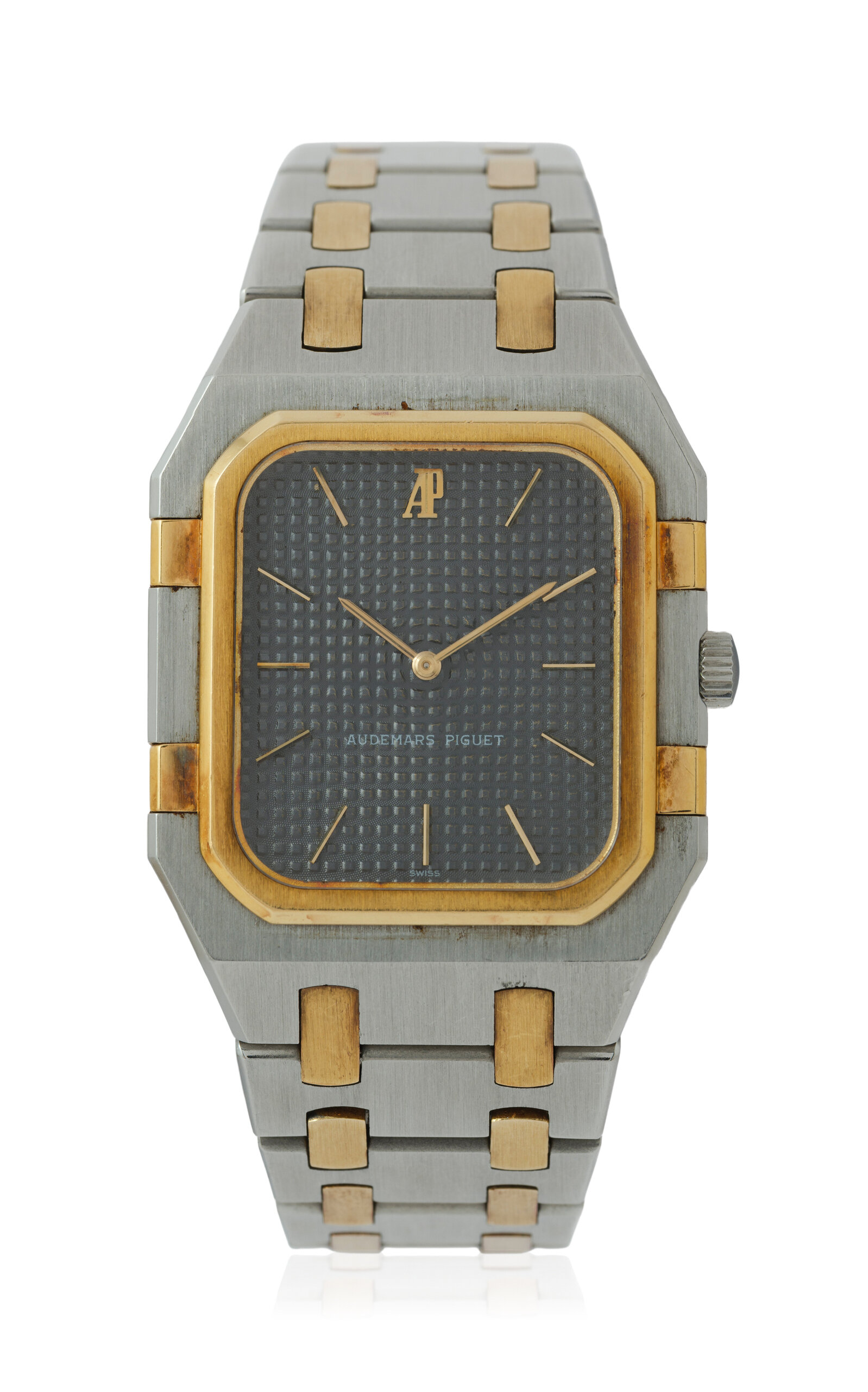 Stephanie Windsor Vintage Audemars Piguet Royal Oak Model 56049sa In Gold