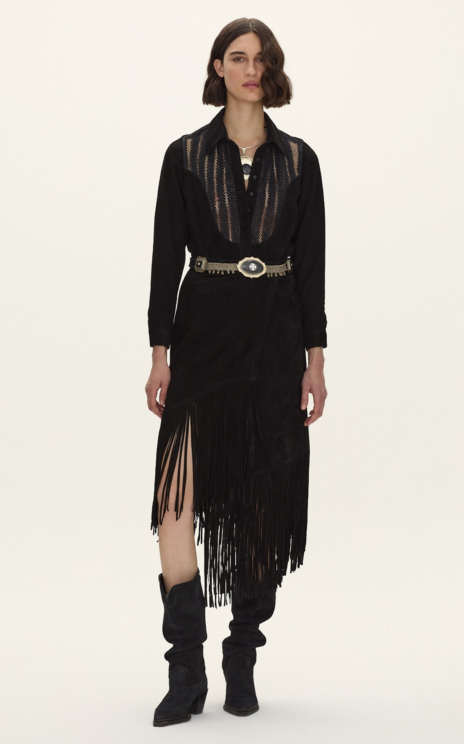 Curatoria Moda Operandi In Black