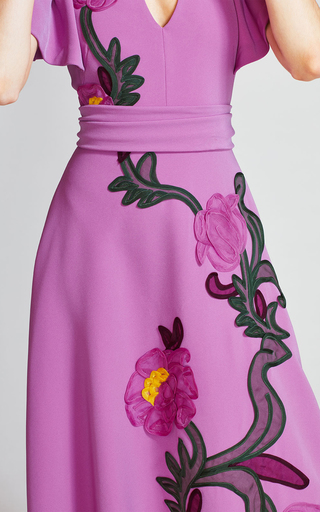 Floral Embroidered Fluid Crepe Flutter Sleeve Midi Dress展示图